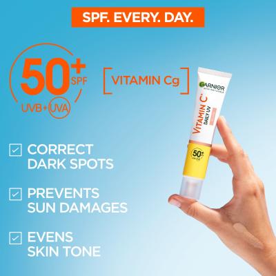 Garnier Skin Naturals Vitamin C Daily UV Glow SPF50+ Tagescreme für Frauen 40 ml